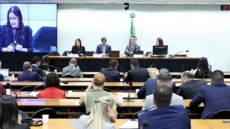 Comissão da PEC 6x1 realizou audiência nesta terça-feira (19) sobre os impactos da jornada para a classe trabalhadora
