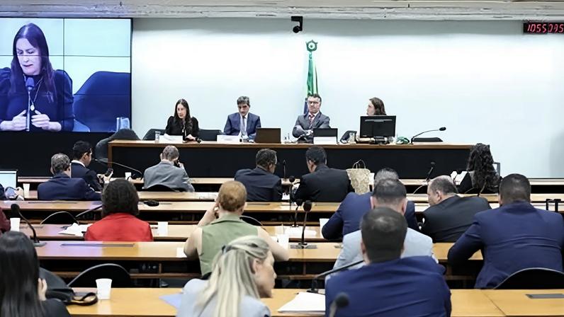 Comissão da PEC 6x1 realizou audiência nesta terça-feira (19) sobre os impactos da jornada para a classe trabalhadora