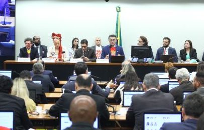 Comissão aprova texto-base da PEC do fim da escala 6x1