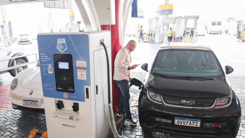 Posto de recarga para carros eletricos / Eletroposto. Foto: Joédson Alves/Agência Brasil