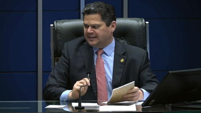 Alcolumbre impede CPI do Banco Master e investigação permanece travada