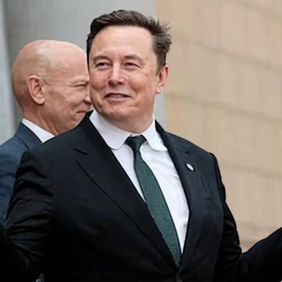Elon Musk coloca a SpaceX na bolsa em meio a prejuízos