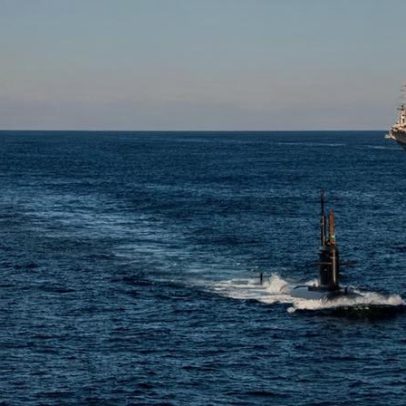 Manobras conjuntas da Marinha com porta-aviões americano e Exército brasileiro