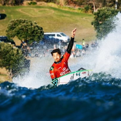 Fotógrafo mostra ferimentos após ataque de animal interrompe Mundial de Surfe