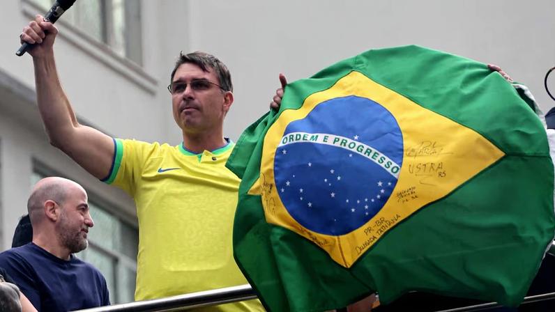 Flávio Bolsonaro em ato realizado na Avenida Paulista em março deste ano