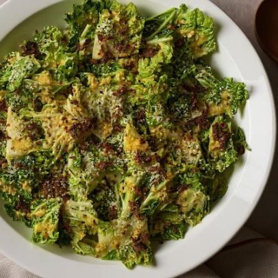 Receita de salada Caesar com repolho é destacada