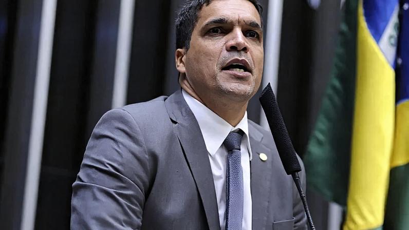 Daciolo afirma que direita e esquerda são a mesma moeda no caso Master