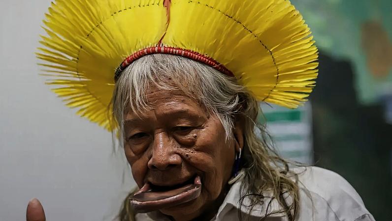 Em 7 de maio, cacique Raoni (na imagem) já havia sido internado para o tratamento de uma hérnia
