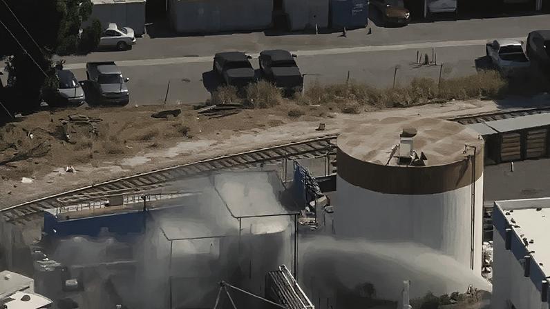 Cerca de 6.000 moradores se recusaram a deixar a região; na imagem, tanque industrial com 26.500 litros de metacrilato de metila superaquecido em Garden Grove