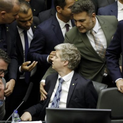 Como votou cada deputado na suspensão de congressistas