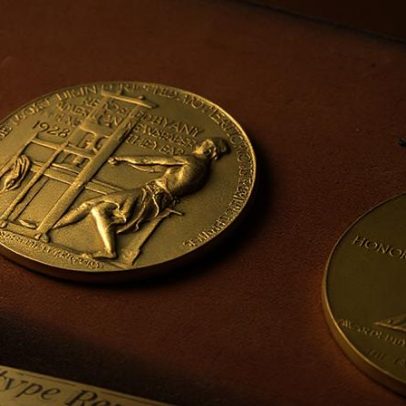 Pulitzer 2026 premia reportagens sobre Trump, Gaza e Epstein