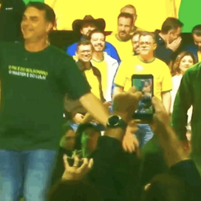 Flávio Bolsonaro volta a fazer dancinha em Santa Catarina