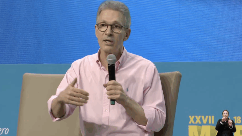 Zema defende privatização na Marcha dos Prefeitos