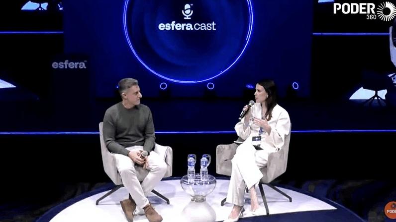 Depois das críticas, Huck (à esq.) postou um vídeo no Instagram neste domingo (24.mai) no qual se defendeu e citou a necessidade de melhorias nos programas sociais