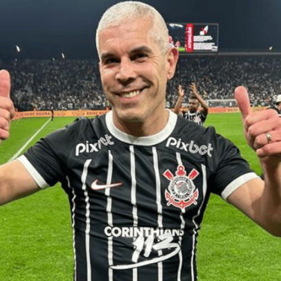 Corinthians vence Botafogo 4x2 no Brasileirão 2001 com Ricardinho em destaque