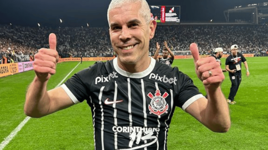 Corinthians vence Botafogo 4x2 no Brasileirão 2001 com Ricardinho em destaque