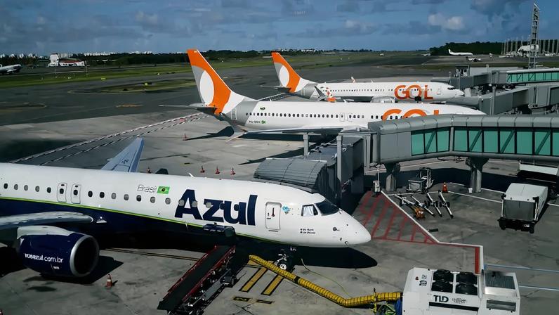 Aviões da Azul e da Gol no Aeroporto Internacional de Salvador, Brasil 03/02/2025 REUTERS/Ueslei Marcelino