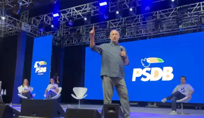 O ex-ministro Ciro Gomes afirmou, neste sábado (25), em evento do PSDB, em São Paulo, que vai decidir até a primeira quinzena de maio se disputará a Presidência da República ou o governo do Ceará nas eleições de 2026