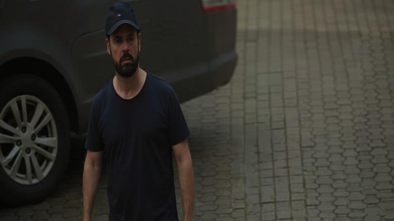 Momento exato em que o foragido é identificado