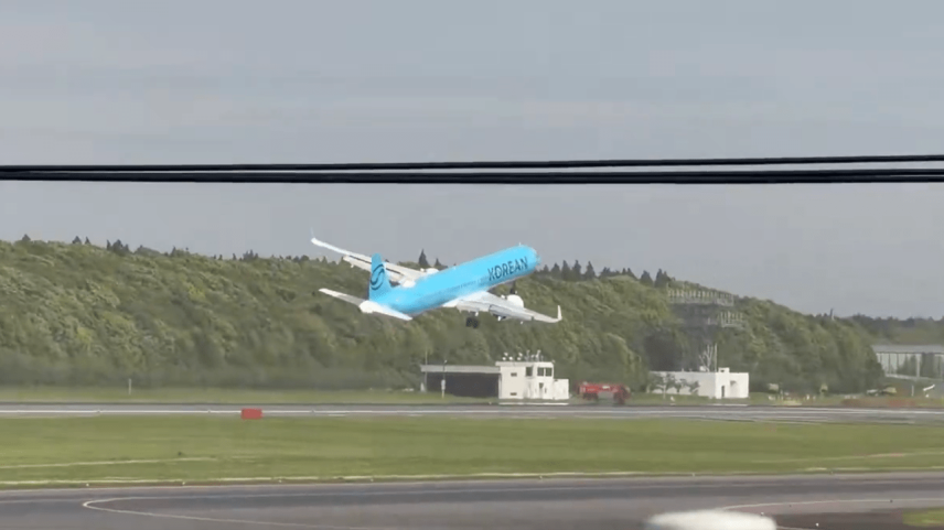Momento em que Airbus A321neo da Korean Air perde estabilidade no Aeroporto Internacional de Narita, em Tóquio, no Japão.