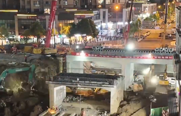 Com o desafio de substituir um viaduto sem causar uma interrupção prolongada no fluxo de veículos, a obra instalou uma estrutura de 2,5 toneladas em apenas um dia