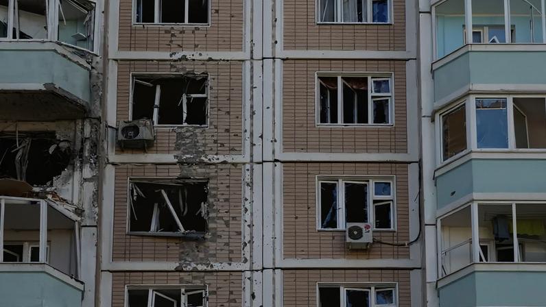 Um prédio de apartamentos danificado após um ataque de drone ucraniano durante o conflito entre Rússia e Ucrânia em Krasnogorsk, na região de Moscou, Rússia, em 17 de maio de 2026. REUTERS/Stringer
