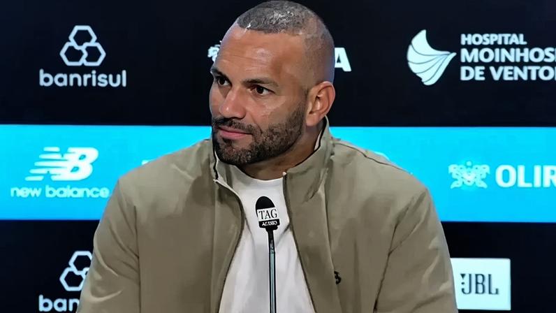 Weverton, goleiro do Grêmio, concede entrevista coletiva após convocação (Foto: Reprodução / Grêmio)
