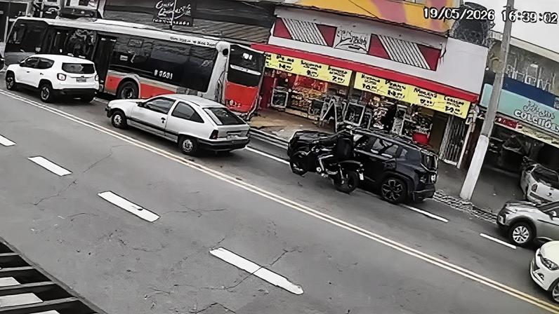 Na tarde desta terça-feira (19), um homem foi vítima de disparo de arma de fogo na Avenida do Rio Pequeno, no bairro Rio Pequeno, zona oeste de São Paulo