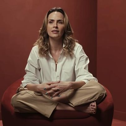 Ana Paula Renault presta depoimento ao final da novela Quem Ama Cuida