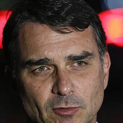 Efeitos do all in da direita sobre Flávio Bolsonaro