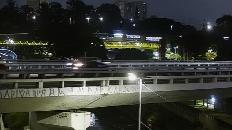 Câmeras de segurança registraram momento que veículo caiu no Rio Tamanduateí