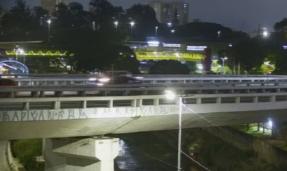 Câmeras de segurança registraram momento que veículo caiu no Rio Tamanduateí
