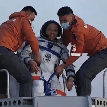 Taikonautas chineses retornam à Terra após isolamento