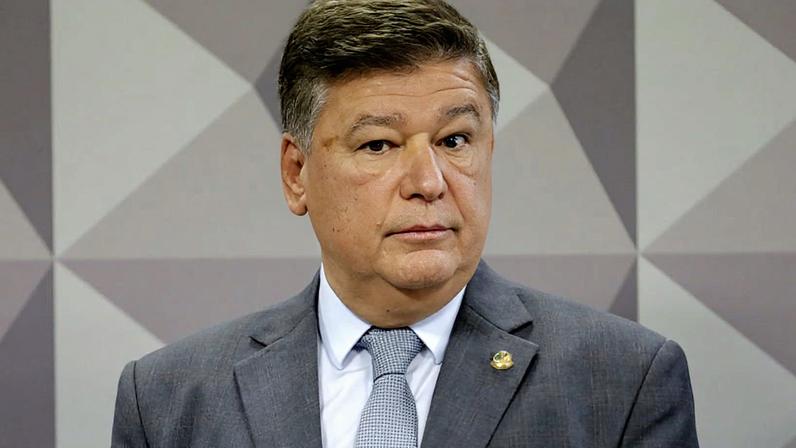 Carlos Viana disse que, com o projeto, não ataca as instituições, mas defende a democracia