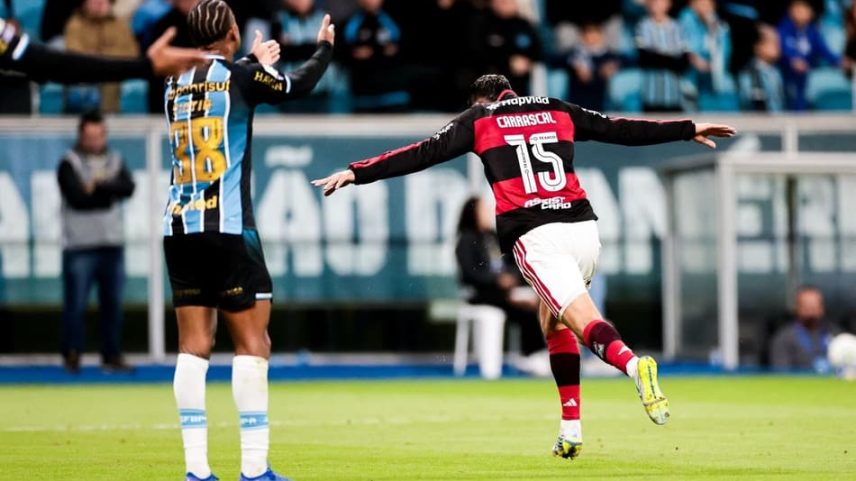 Jorge Carrascal comemora gol pelo Flamengo contra o Grêmio (Gilvan de Souza / Flamengo)