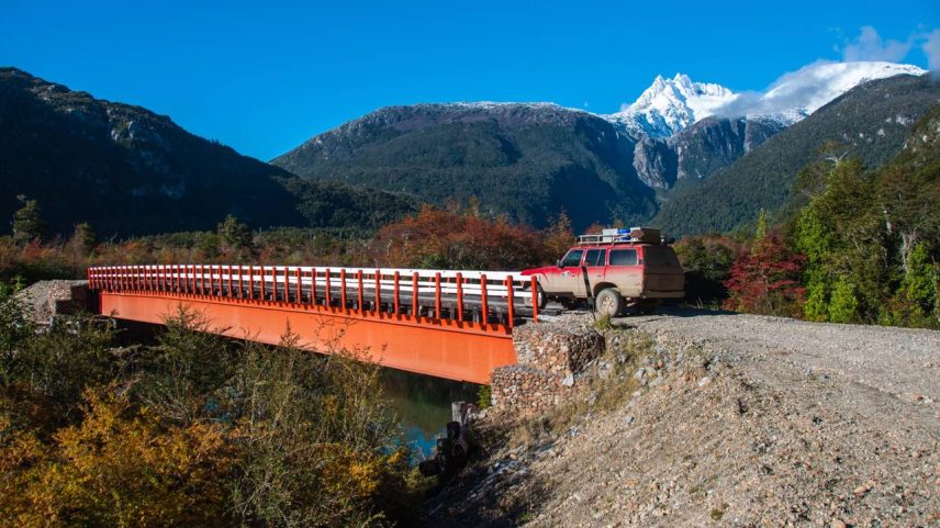 Estrada cênica de mil duzentos e quarenta quilômetros cruzando geleiras e florestas no Chile – Créditos: depositphotos.com / brizardh