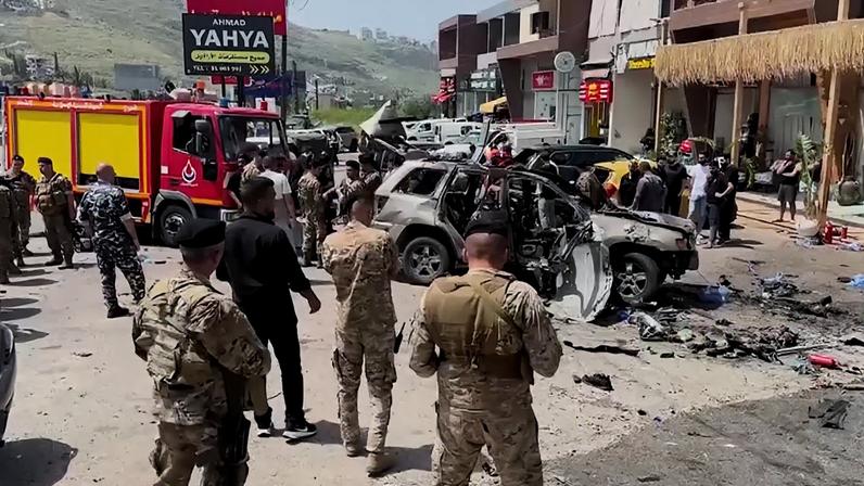 Carro atingido no Sul do Líbano durante série de ataques de Israel