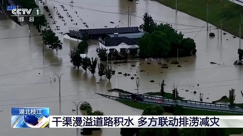 Casa submersas por enchentes na China