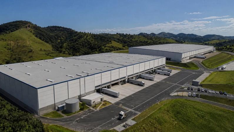 Empreendimentos logístico-industriais de alto padrão reforçam a importância da eficiência operacional, da gestão integrada e da localização estratégica no avanço do setor no Brasil. (Foto: imagem gerada Chatgpt/gazeta do povo)