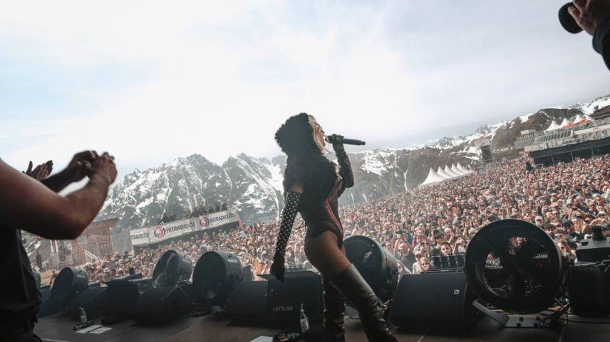 Christina Aguilera lança álbum inspirado nos Alpes e em renascimento