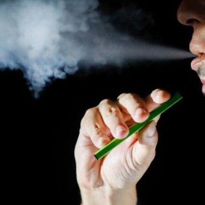 EUA autorizam pela primeira vez cigarros eletrônicos com sabor de frutas