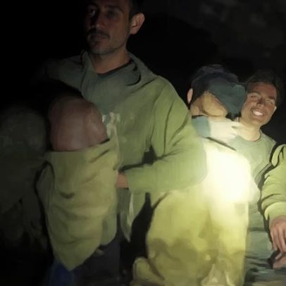 Socorristas esperam resgatar mergulhadores de caverna no Laos em breve