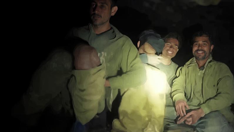Cinco homens foram encontrados com vida em operação de resgate em uma caverna no Laos