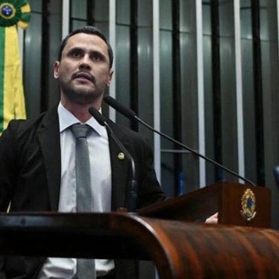 Cleitinho leva pizza ao Congresso para criticar lentidão da agenda 6X1