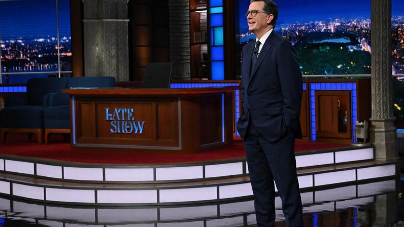 Stephen Colbert encerra com monólogo final emotivo