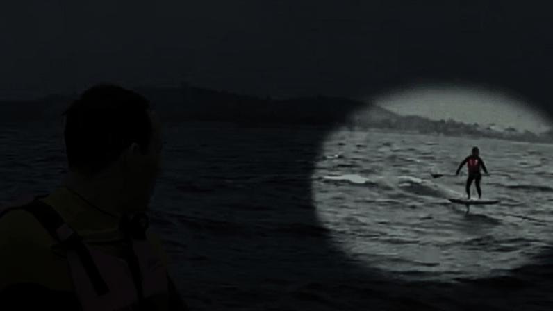 Tubarão persegue surfista na Califórnia por 12 minutos, imagens impressionantes