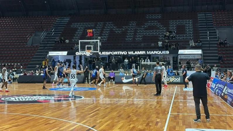 Corinthians vence jogo com propriedade e empata semifinal do NBB