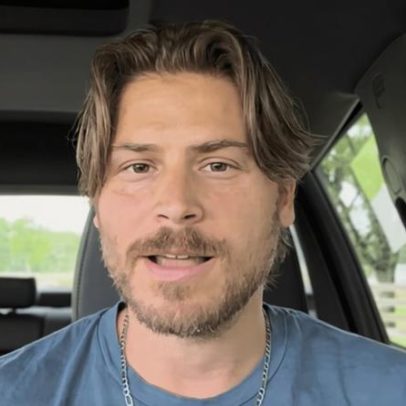 Erro de digitação em música de Cory Asbury gera leitura de golpe celestial