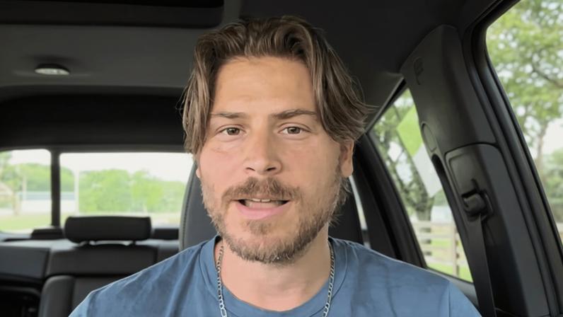 Erro de digitação em música de Cory Asbury gera leitura de golpe celestial