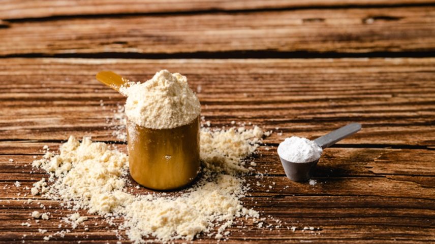 Foto colorida de Whey protein e creatina - Metrópoles